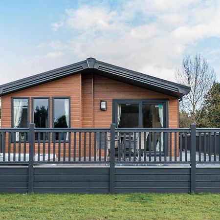 Lilac Lodge With Hot Tub York Exterior photo